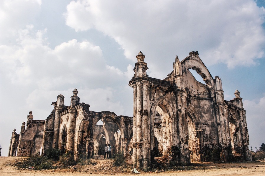 The Rosary Church is a fine example of Gothic Architecture. Built in the 1860s by the French Missionaries, and abandoned in 1960 after the construction of the Hemavati Dam. This beautiful church has stood the test of times. During the monsoon season, it is usually submerged in water.