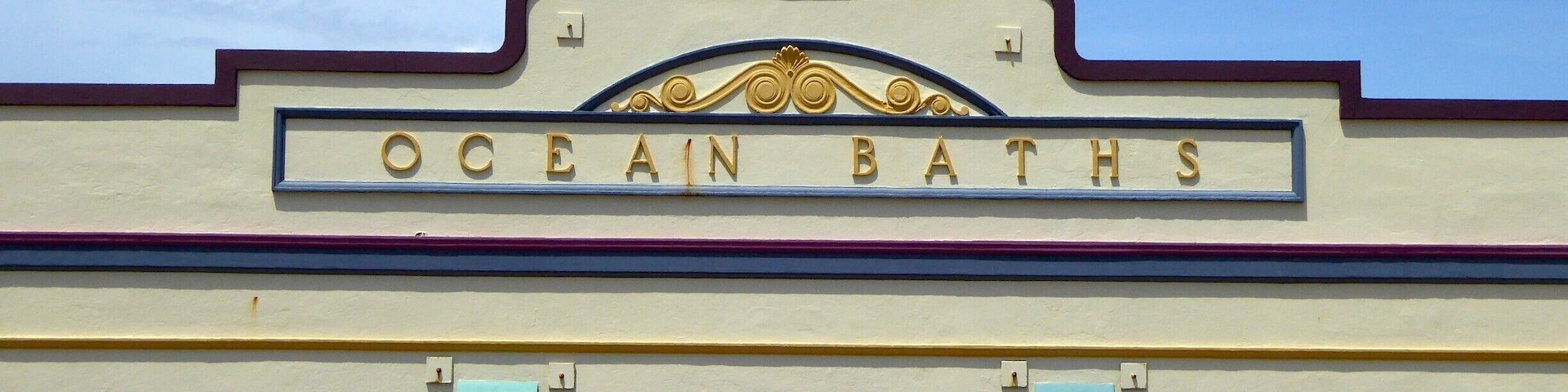 Most of the historic buildings in Newcastle date from the late 1800s, but there are some fabulous examples of Art Deco as well, especially the fabulous Ocean Baths.