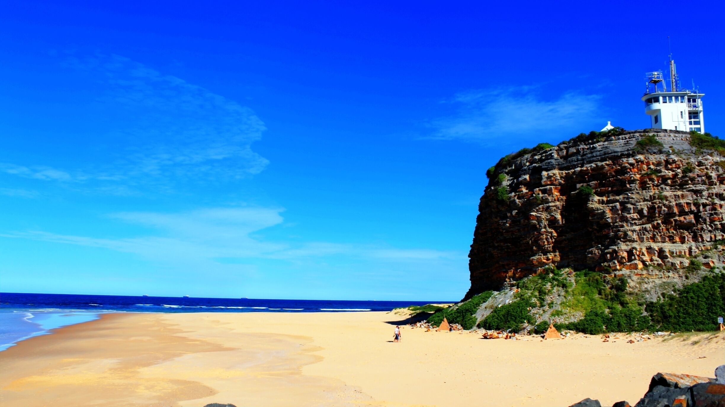 The iconic Nobbys headland. Walk along the break wall for a Vista of the city #beachbound