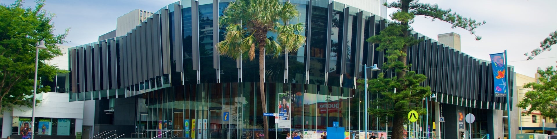 Port Macquarie showing street scenes