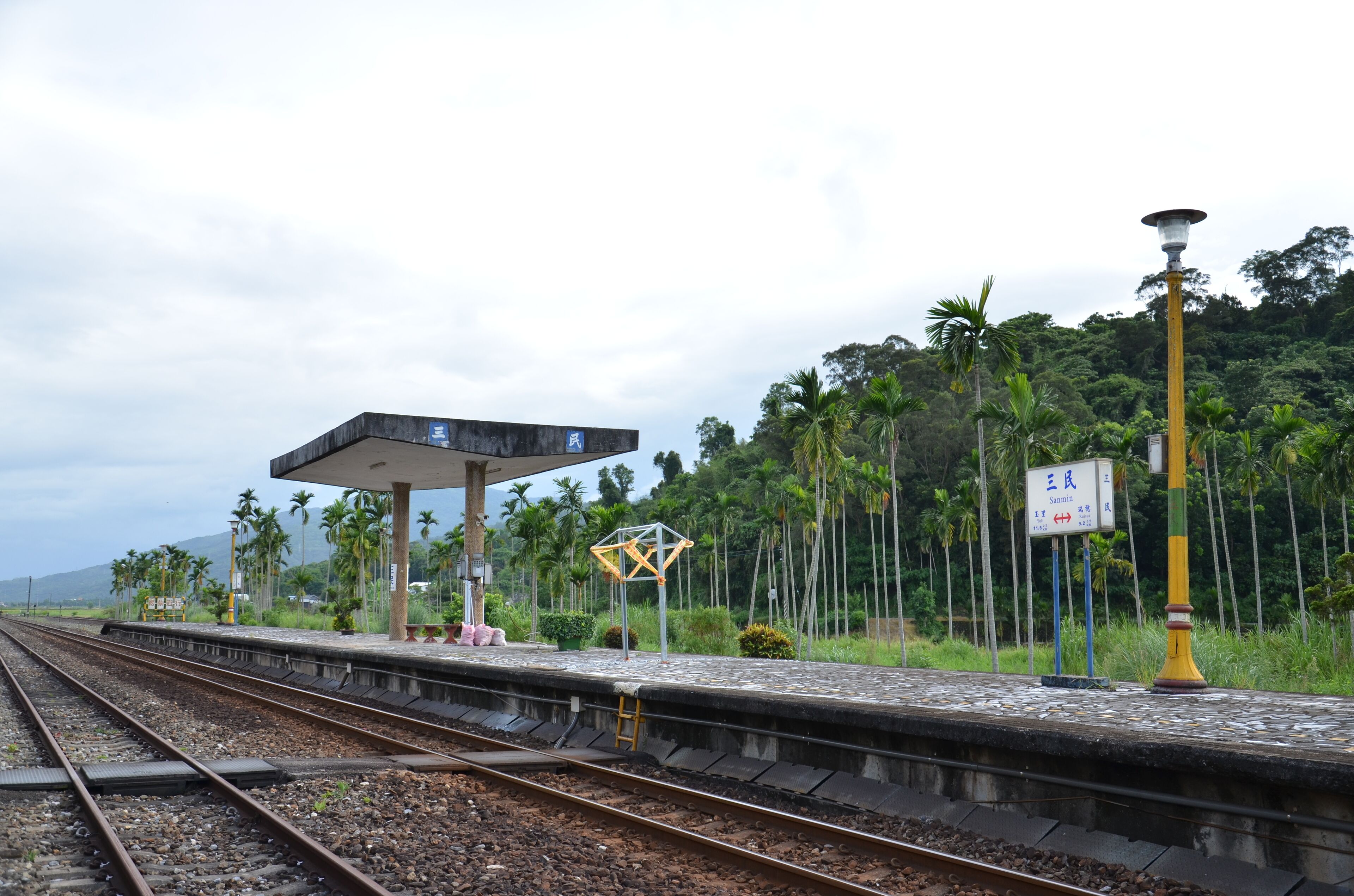 三民車站月台。