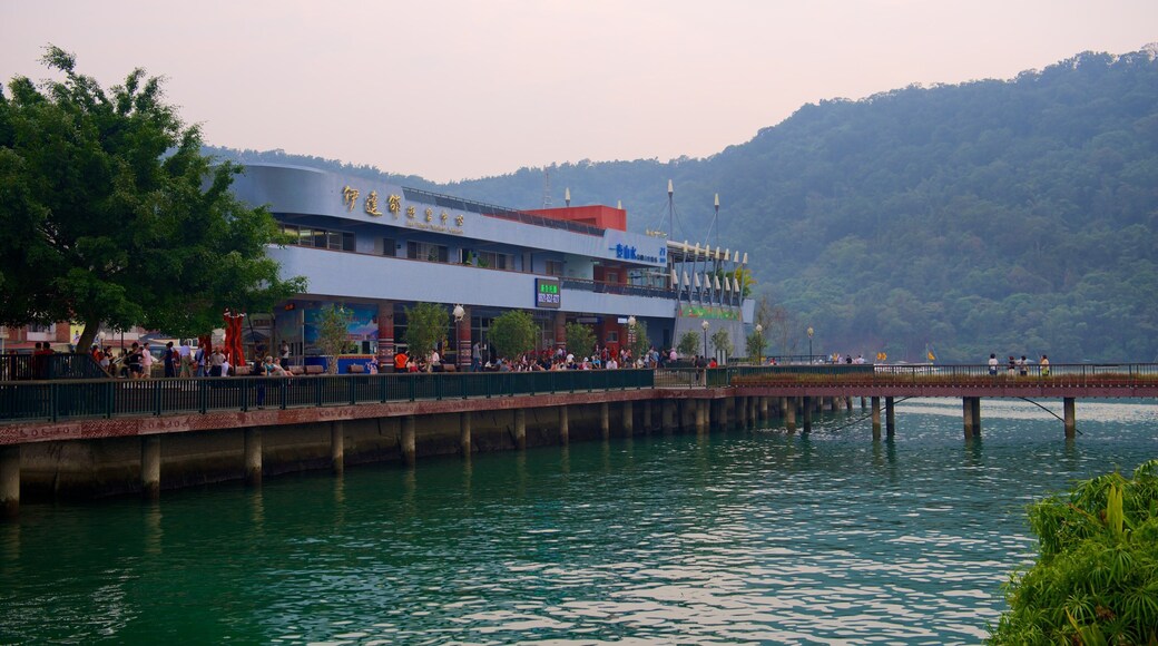 Sun Moon Lake caracterizando um lago ou charco