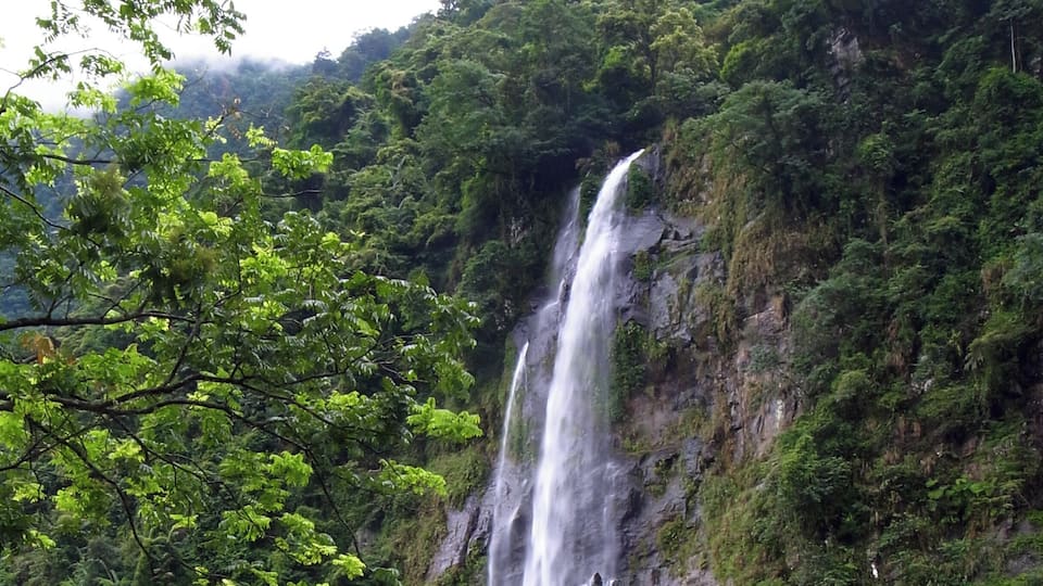 Photo of Wulai Waterfall ( 烏來瀑布 ), Wulai Township, Taipei County, Taiwan.