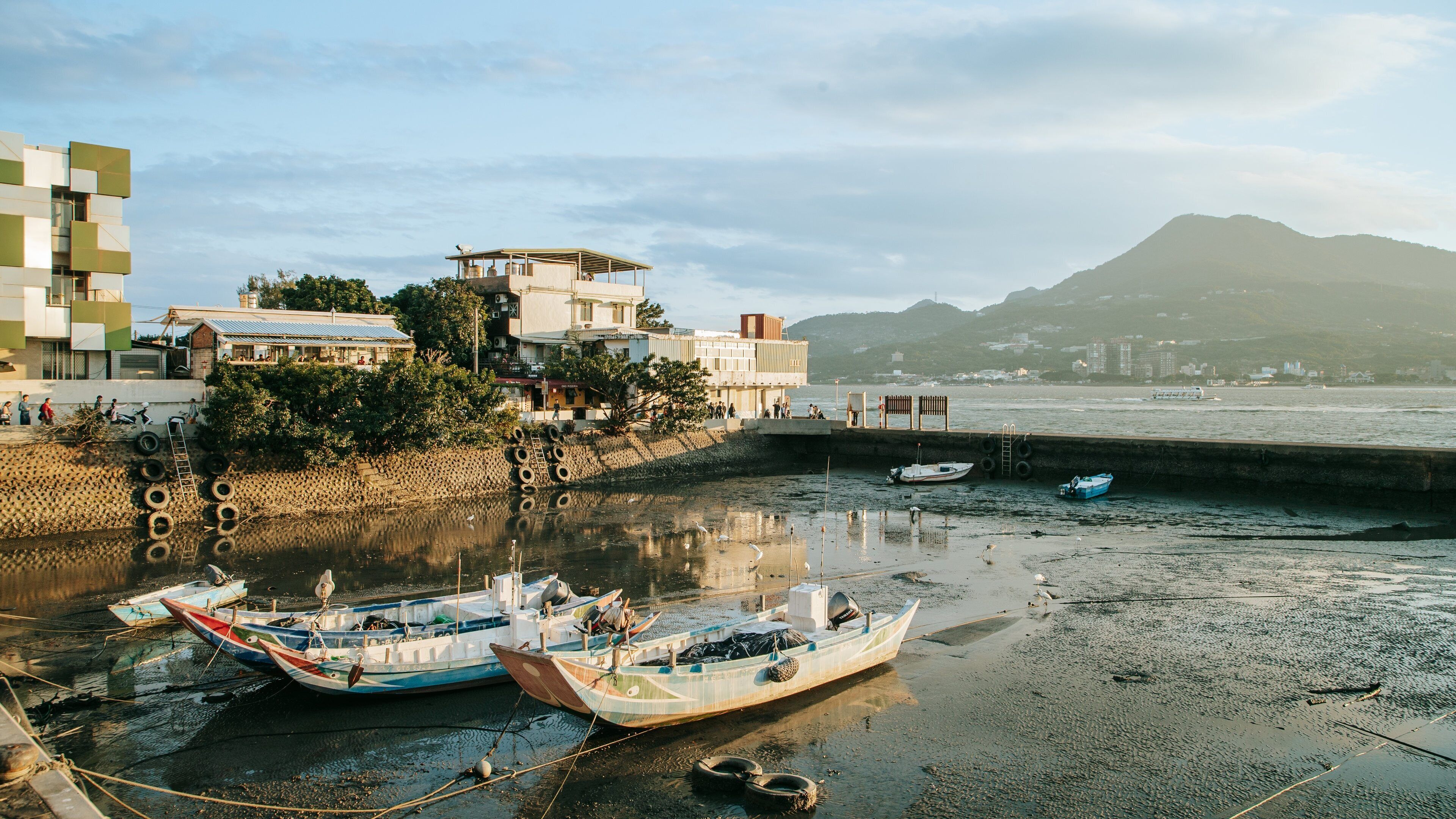Tamsui showing a bay or harbor