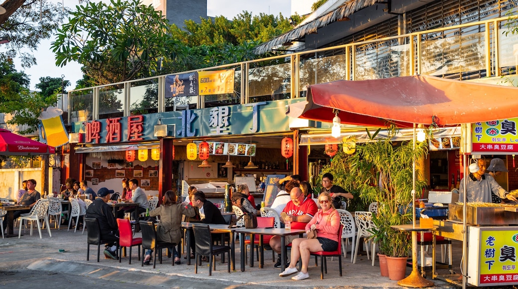 Tamsui featuring outdoor eating as well as a small group of people