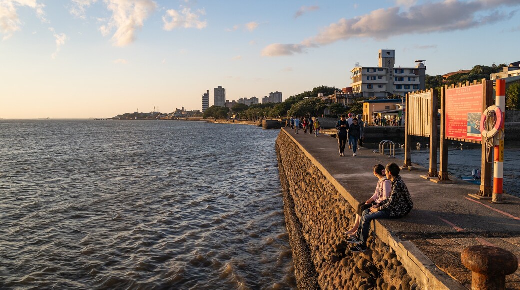 Tamsui showing a sunset, a coastal town and general coastal views