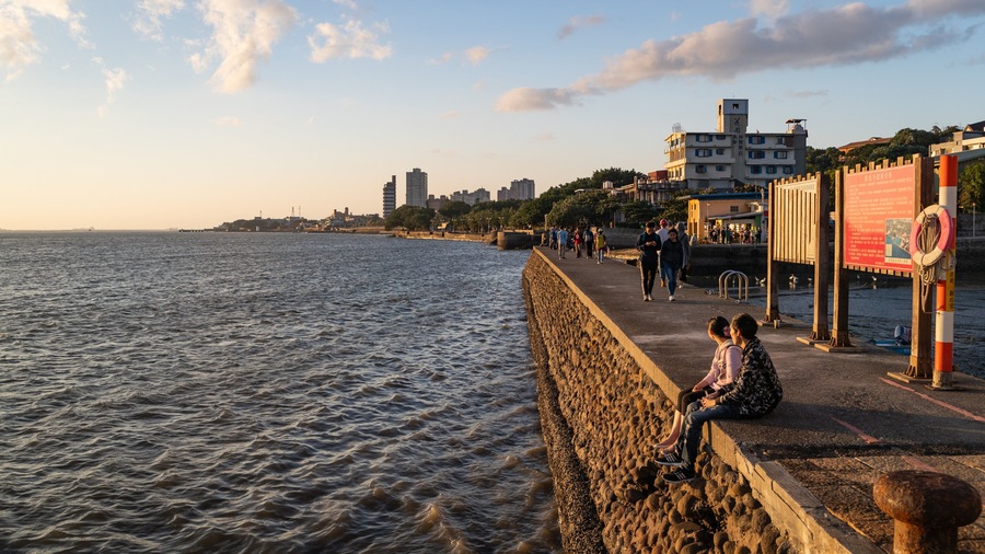 Tamsui showing a sunset, a coastal town and general coastal views