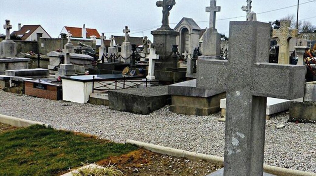 Wimereux Communal Cemetery contains 2,847, Commonwealth burials of the WWI. Buried among them is Lt.-Col. John McCrae, author of the poem "In Flanders Fields."