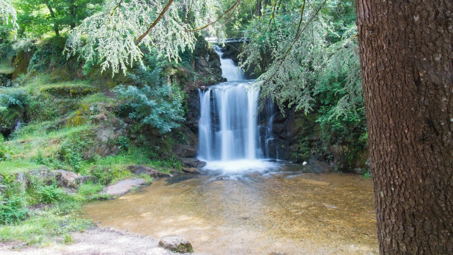 Don't miss the waterfall behind the lake, it is very beautiful