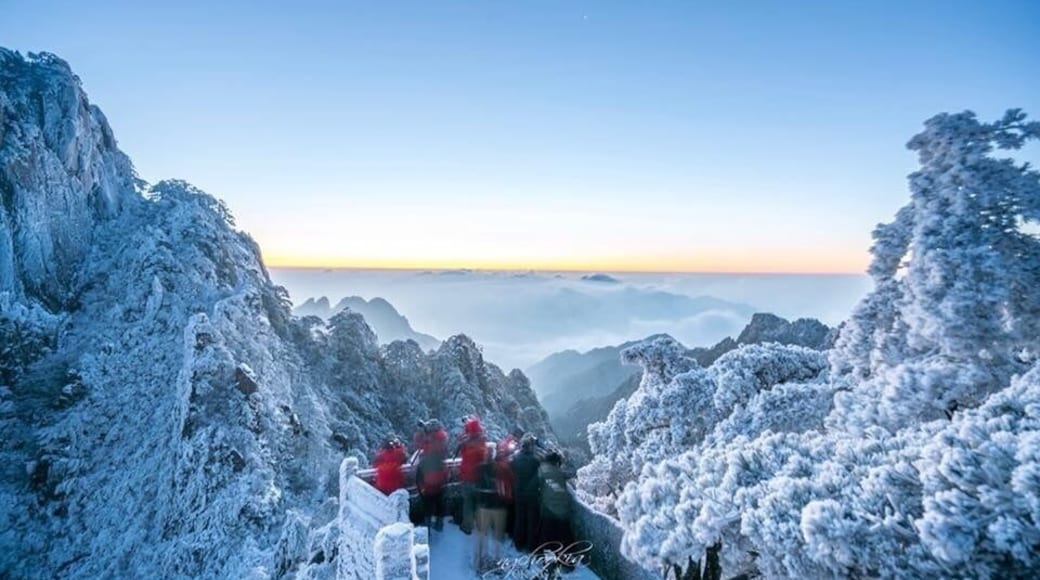 Feezing Fog - Huangshan - China
"人生過客匆匆,相機抓住每個剎那,與我擦肩而過的人和事"