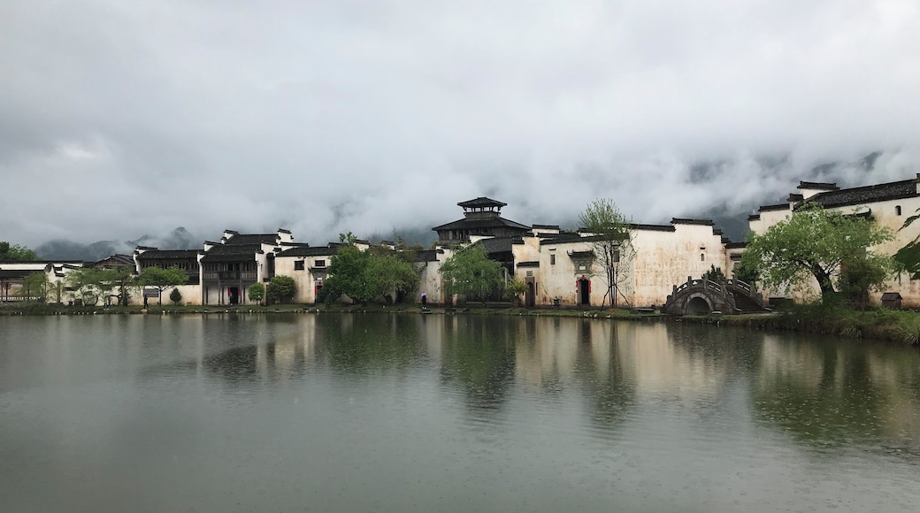Water village near Huamgshan.