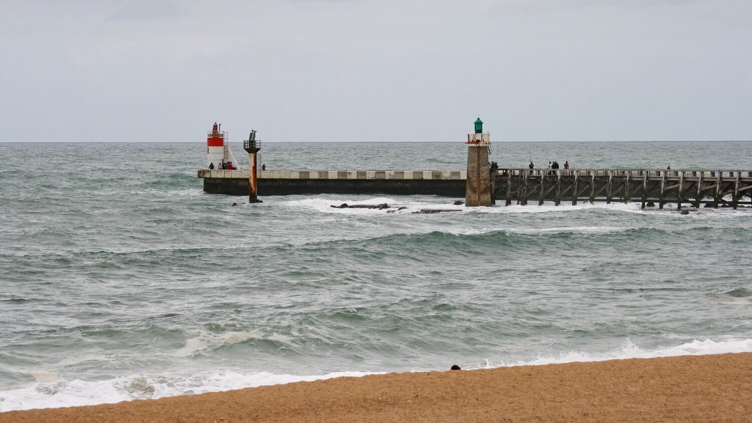 Estacade de Capbreton, vue depuis la plage au sud