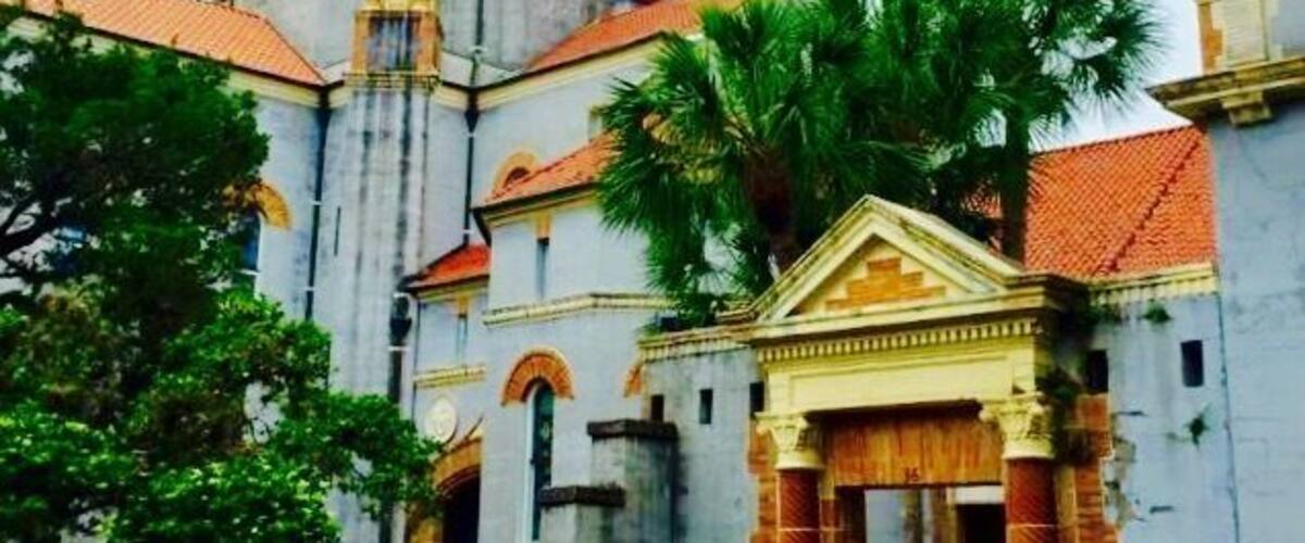 The beautiful Memorial Presbyterian church in St. Augustine, one of my favorite landmarks in the town. Took this snap while I was on a trolley ride. I haven't been able to step inside yet, but it's on my list for my next trip.