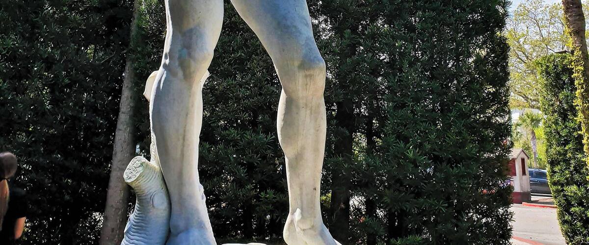 I moved on. A long way on. All the way to St. Augustine where I knew there was a fort, some art and several historic buildings. En route the GPS on my phone started to falter. Again, it was an omen. However, St. Augustine lived up to expectations. Its only drawback is that, even in the shoulder tourism season, it’s seriously busy.
I parked in the Ripley’s Believe it or Not carpark because they advertise that they are a tourist information centre. Well, I expect they are for some people, but when asked about the art galleries that are supposed to be in the town, all I got from the young staff (four of them) was blank stares. Still, at least I had map now but, before I left, I couldn’t help but notice some sculptures in the nice garden out front. One in particular caught my fancy. Though it’s probably the world’s most recognisable of the genre, I figured there was a story to be had.
Indeed, when you went to Florence and gawked at the statue of David, it’s fair to assume you were unaware it’s only a copy, much like Ghiberti’s almost-as-famous Gates of Paradise just down the road. The originals are in an underground vault. For each, two copies were made, one of them in Florence and the others are in America, though thousands of kilometres apart. The Gates are in San Francisco, David is stuck in the sunshine of the east coast at St. Augustine. He, too, is beset by selfie addicts but I managed to get a couple of shots off in between posers. Almost as interesting was the horse sculpture made out of car bumper bars – very original!
The fort was only a few blocks away and I could tell it wasn’t a secret. Three laps around the inadequate carpark taught me that. By fort standards it would hardly raise an eyebrow in Europe but here, it’s different. It dates back to 1703 and is of Spanish origin, as is some of the town. It’s a stark reminder of how tricky things could get in the old days when you never knew who might sail up the estuary to remove your belongings. In 15 sieges it was never taken once.
Across the way is the historic district, now liberally sprinkled with tourists and kitschy shops to feed their appetites. The narrow alleyways are reminiscent of a bygone era, as is some of the architecture.