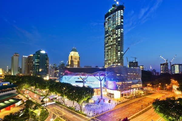 Singapur mostrando arquitectura moderna, escenas nocturnas y una ciudad