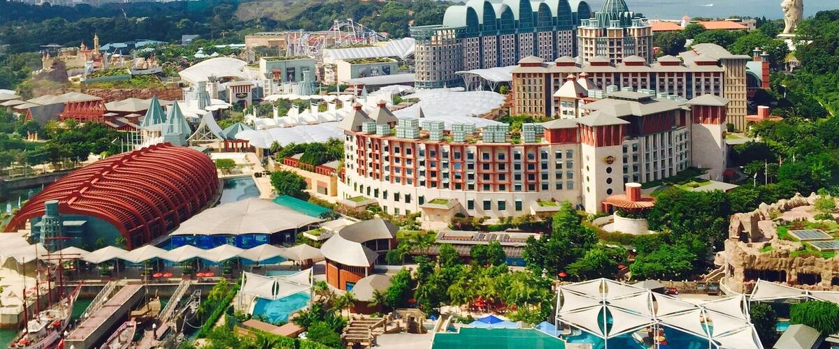 View of Sentosa Island from the cable car.
Merlion(positioned at 1 o'clock), a creature with a lion's head and a body of a fish, is Singapore's national symbol.