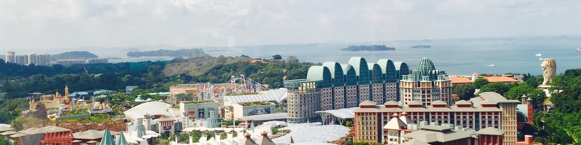 View of Sentosa Island from the cable car.
Merlion(positioned at 1 o'clock), a creature with a lion's head and a body of a fish, is Singapore's national symbol.
