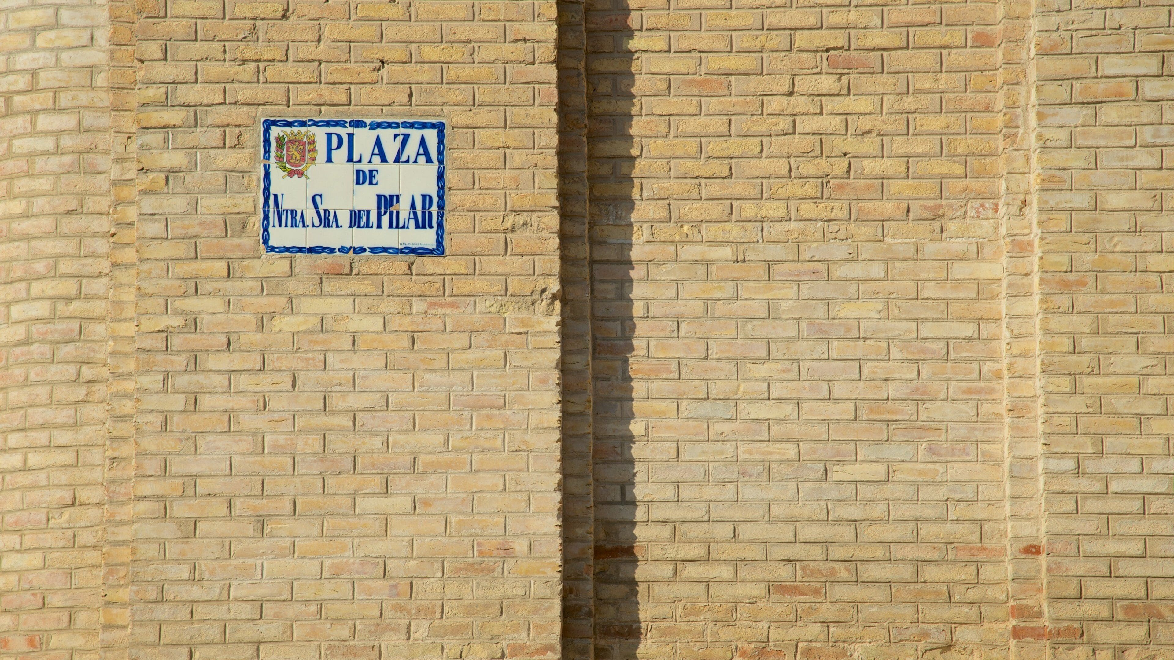 Aragon which includes signage