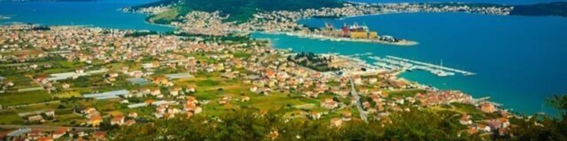 The drive along the Dalmatian Coast goes along rugged mountains, past almost 80 islands, and goes by some wonderful cities such as Split, Zadar, and, of course, the fabulous city of Dubrovnik. All along the coast, there are breath-taking views of the Adriatic Sea.
.