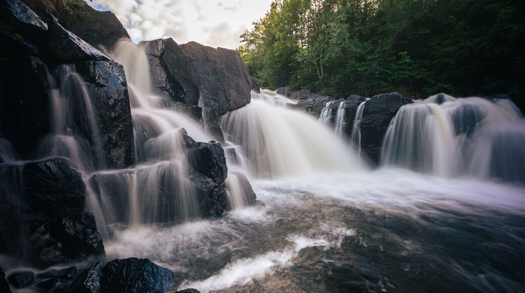 Natural view of the Petawawa River waterfall into Cedar Lake in
Algonquin Park, Canada