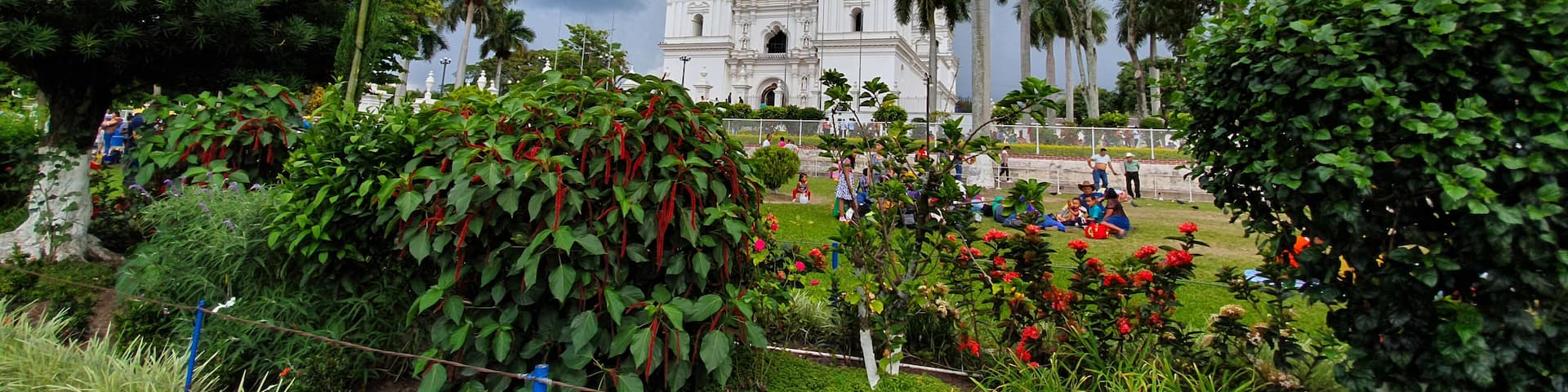 Basílica de Esquipulas. Un lugar lleno de cultura y religión! Muchas tradiciones! #visitguatemala #esquipulas #lovetravel #amazing