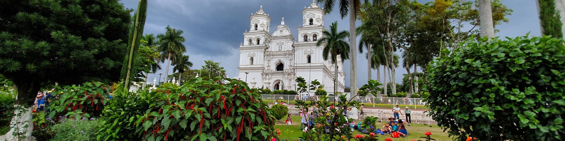 Basílica de Esquipulas. Un lugar lleno de cultura y religión! Muchas tradiciones! #visitguatemala #esquipulas #lovetravel #amazing