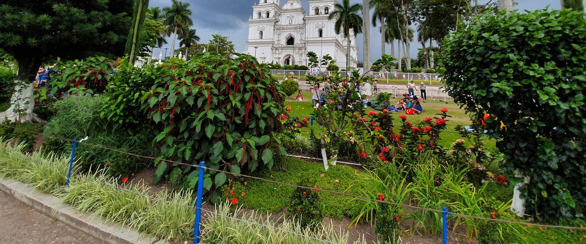 Basílica de Esquipulas. Un lugar lleno de cultura y religión! Muchas tradiciones! #visitguatemala #esquipulas #lovetravel #amazing
