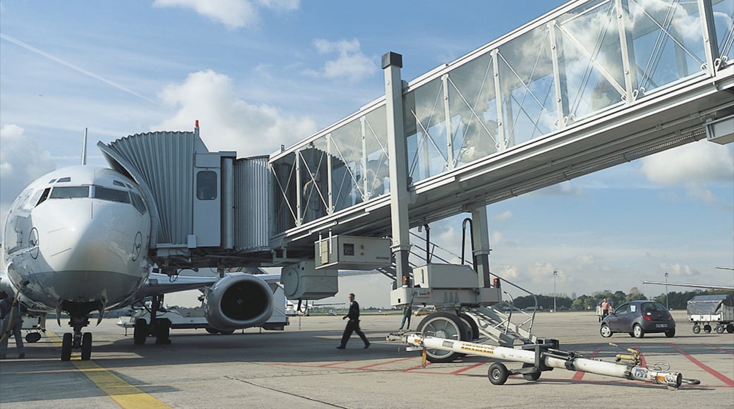 Langenhagen showing an airport and aircraft