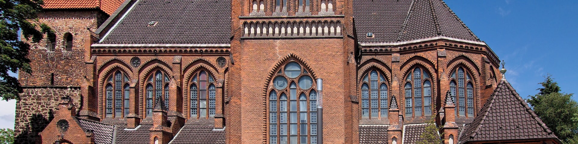 Elisabethkirche von 1867 in Langenhagen mit spätmittelalterlichem Westturm