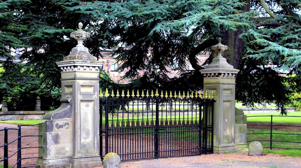 Gates And Gate Piers Approximately 70 Yards South East Of Locko Park Wikidata has entry Q26614535 with data related to this item.