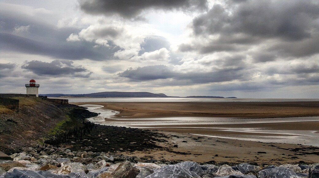 #lovecarmarthenshire #wales #burryportlighthouse