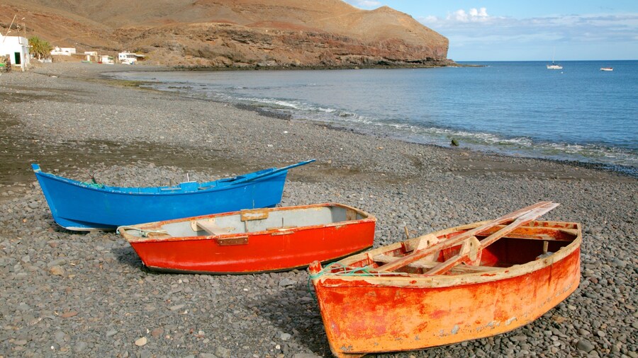 Playa Barca ซึ่งรวมถึง การพายเรือ, ชายฝั่งขรุขระ และ ชายหาดกรวด