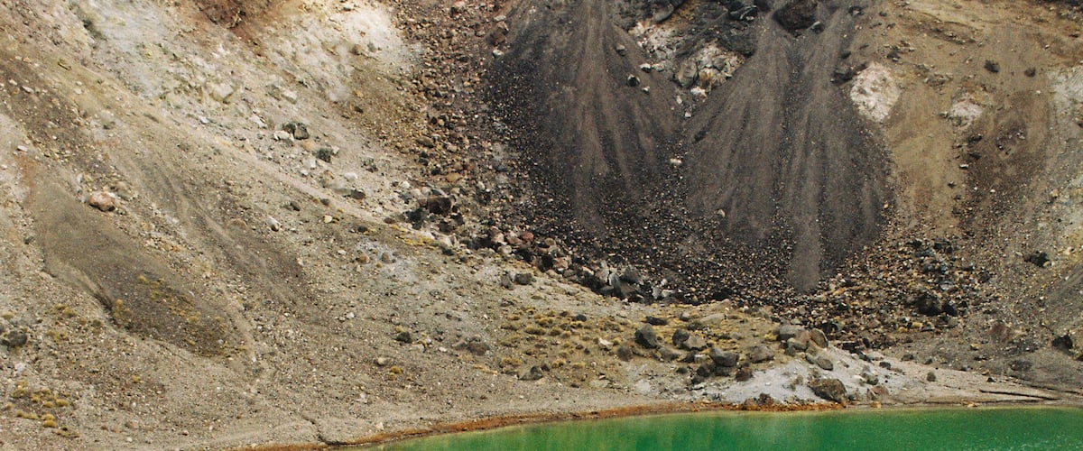 The Tongariro Alpine Crossing is a famed hike in New Zealand for good reason: multi-coloured lakes, volcanoes, craters, steam vents, and rock openings that must lead to another world. But we learned quickly that means it also comes with crowds. Coburn stole a moment of solitude here by the famed Emerald Lakes. We'd recommend going as early as possible in the day to get ahead of the crowds.
#tongariro #adventure #disneylandofhikes #shootfilm