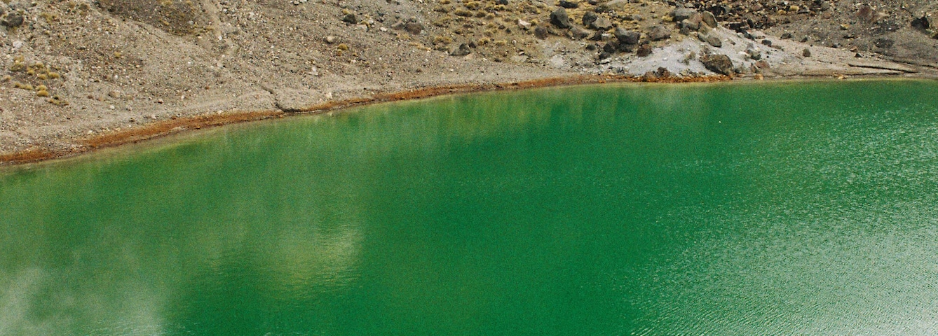 The Tongariro Alpine Crossing is a famed hike in New Zealand for good reason: multi-coloured lakes, volcanoes, craters, steam vents, and rock openings that must lead to another world. But we learned quickly that means it also comes with crowds. Coburn stole a moment of solitude here by the famed Emerald Lakes. We'd recommend going as early as possible in the day to get ahead of the crowds.
#tongariro #adventure #disneylandofhikes #shootfilm