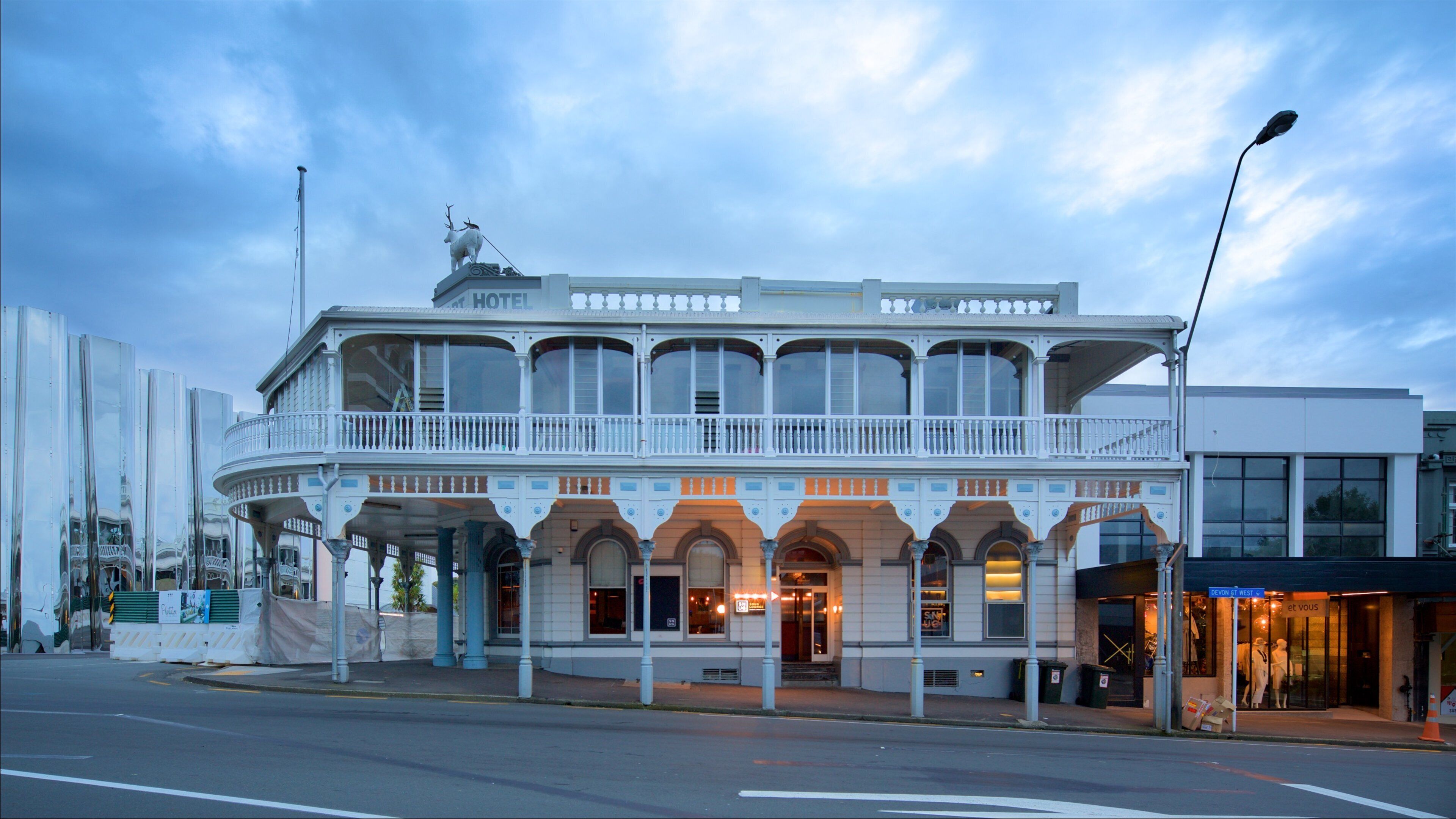 Taranaki which includes heritage architecture and street scenes