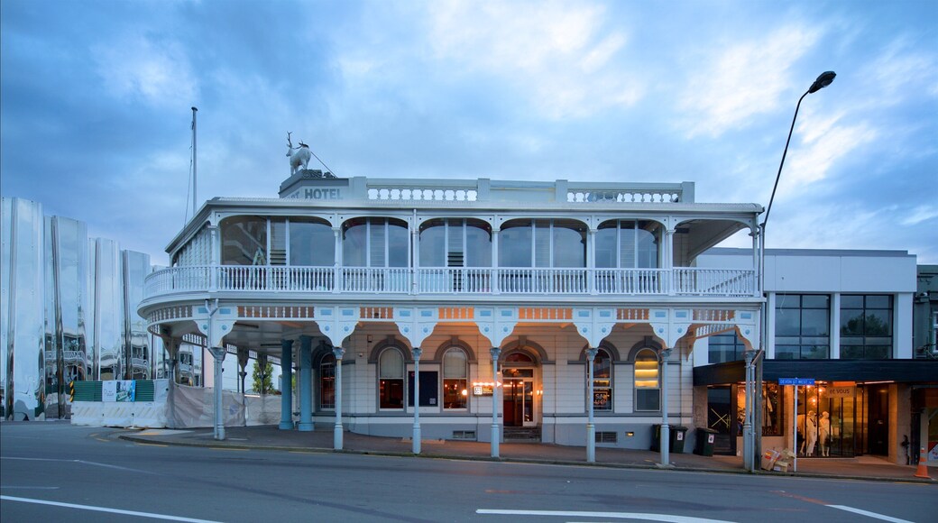 Taranaki which includes heritage architecture and street scenes