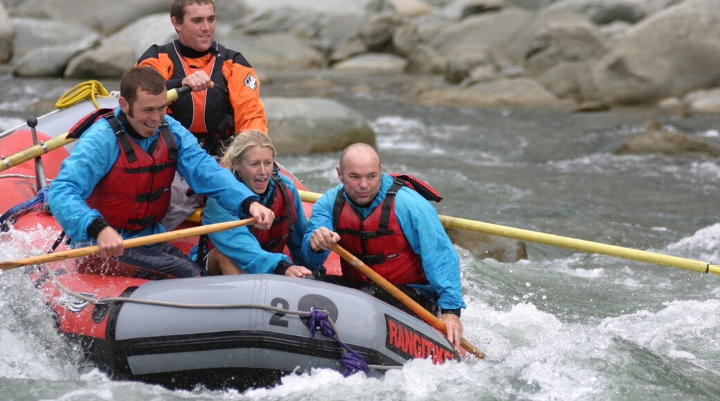Manawatu - Wanganui featuring rafting and rapids as well as a small group of people