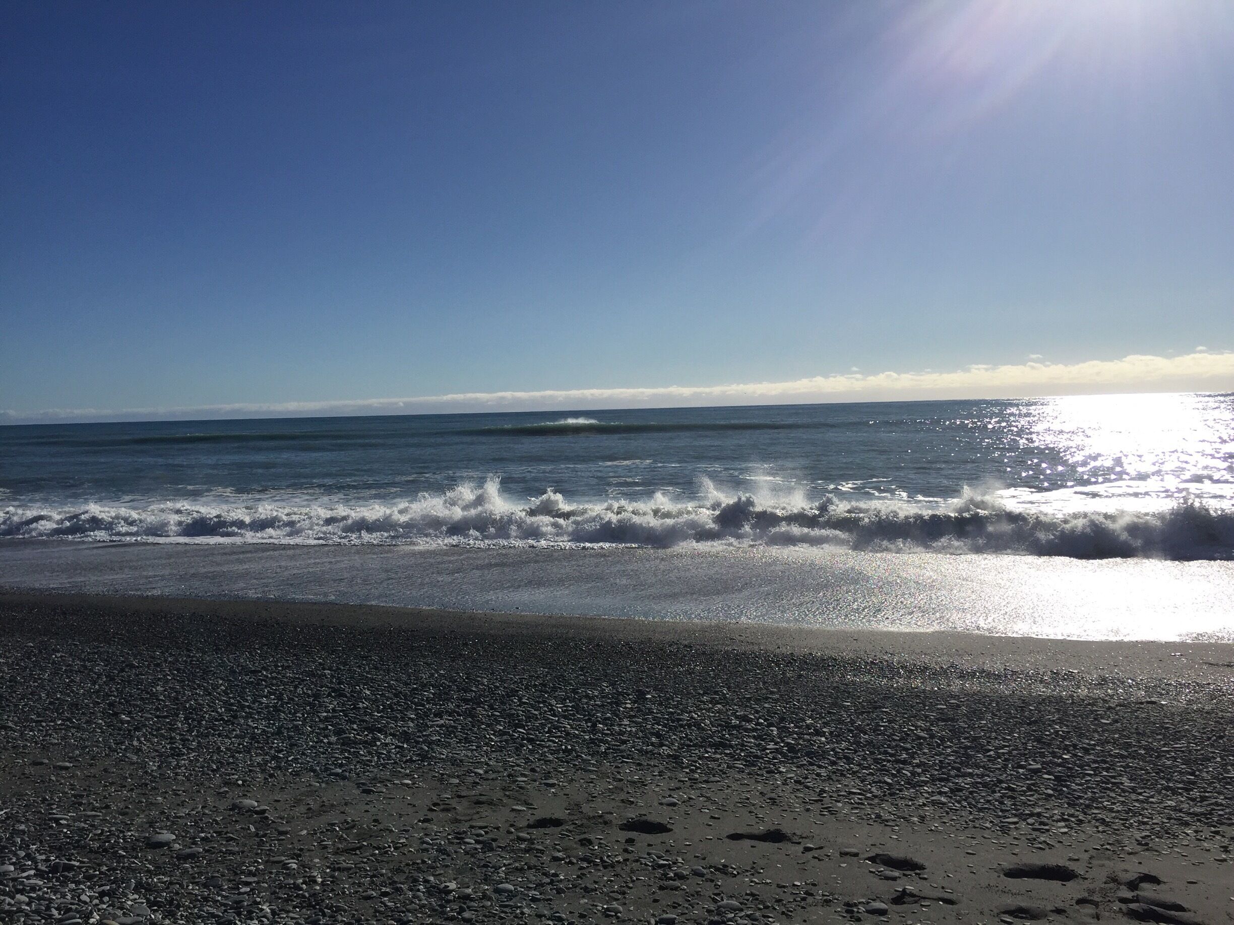 Beautiful beach approximately 20km outside of Fox Glacier town. But there are loads (!) of sandflies 