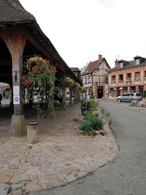 This beautiful little town with its 17th century architecture is well worth a visit, especially if you can make it around lunch time!