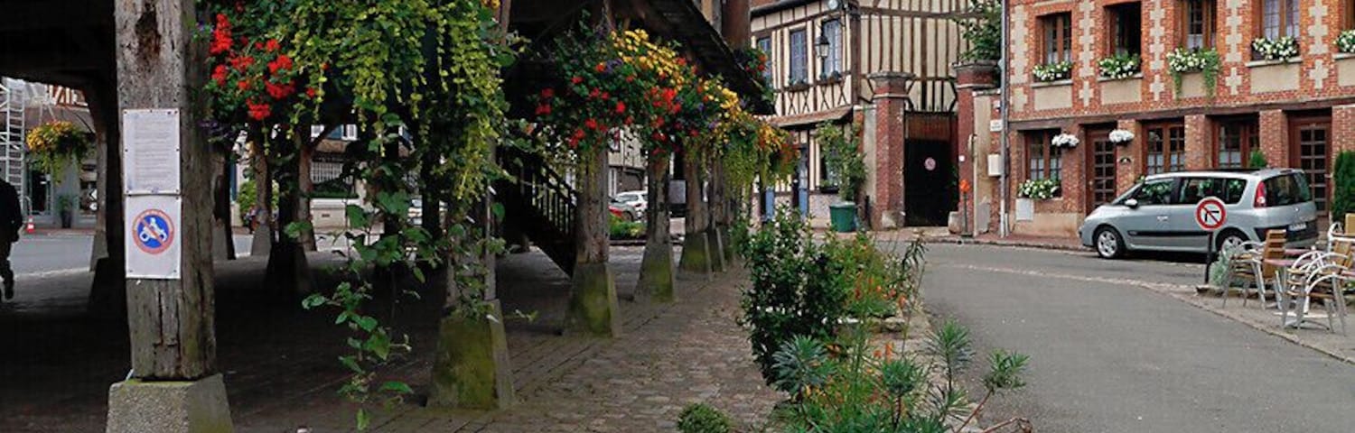 This beautiful little town with its 17th century architecture is well worth a visit, especially if you can make it around lunch time!