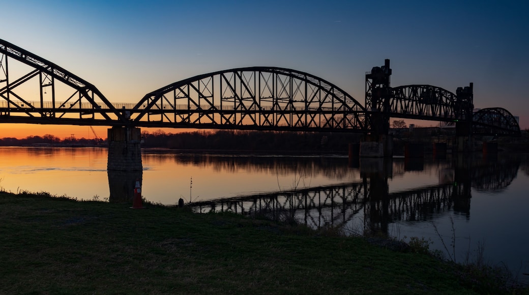 Clinton Presidential Park Bridge at sunrise
