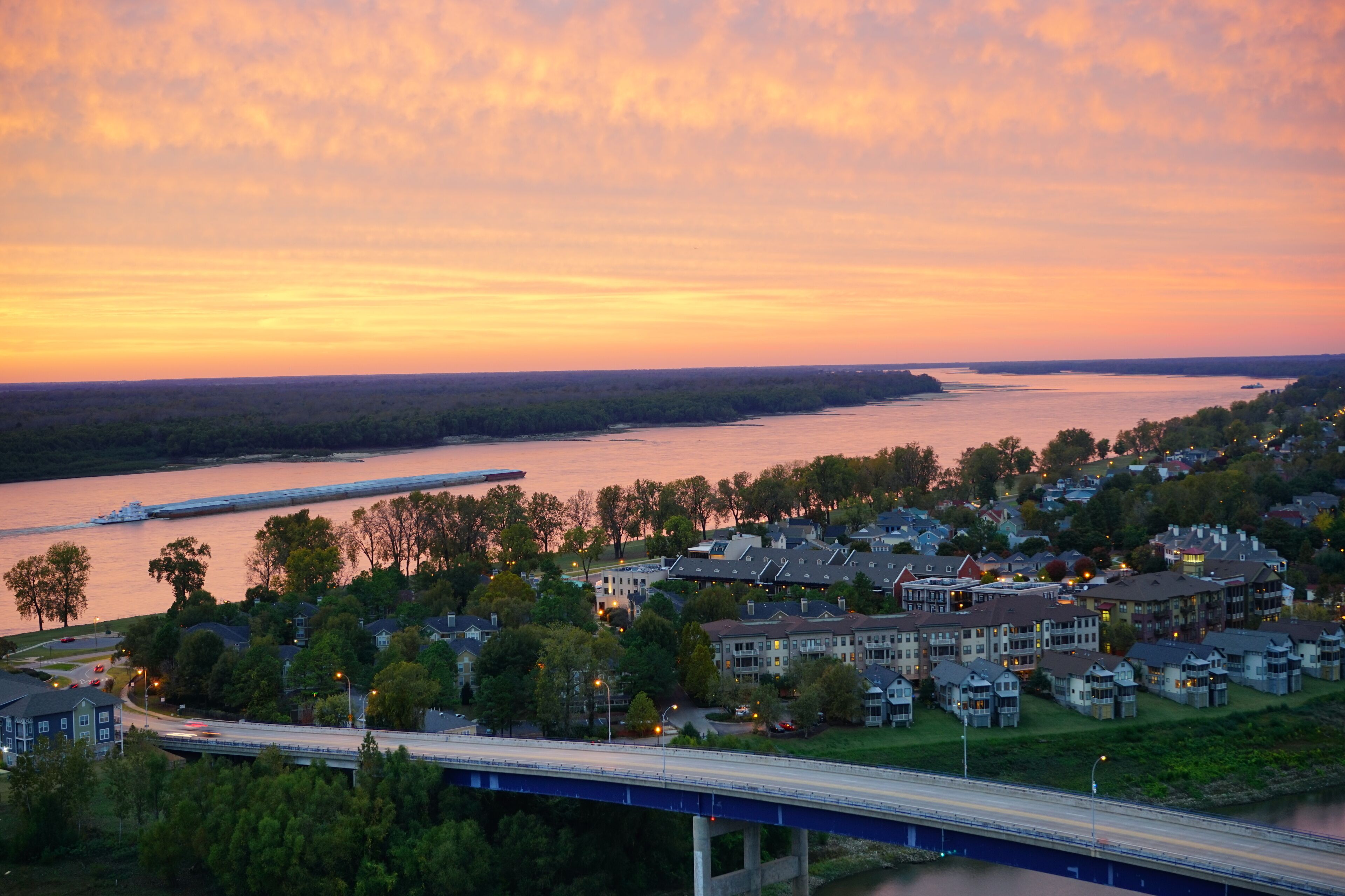 The sunset over Mississippi river to connect  Tennessee and Arkansas at Memphis 