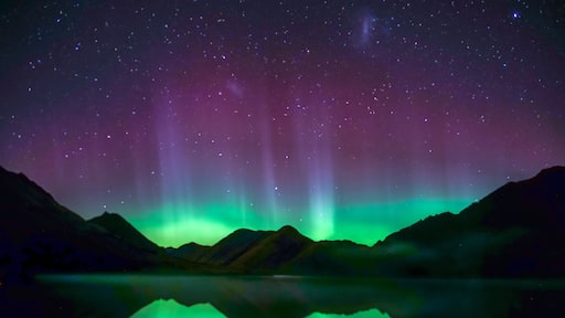 The Aurora Australis put on quite a show in Queenstown, New Zealand last night! #aurora #astro #southernlights