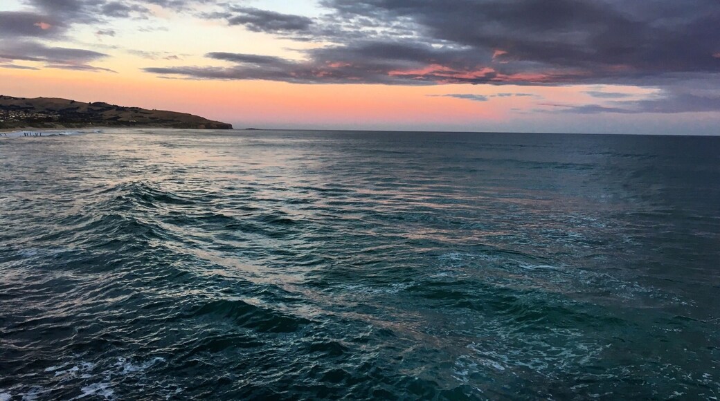As boring as it sounds, the waves are calling me. It was about 1800, when the gang went to St Clair Beach. As usual, it never fails me