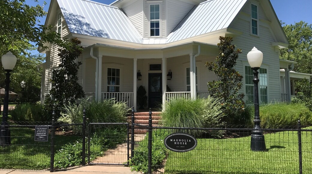 Magnolia House