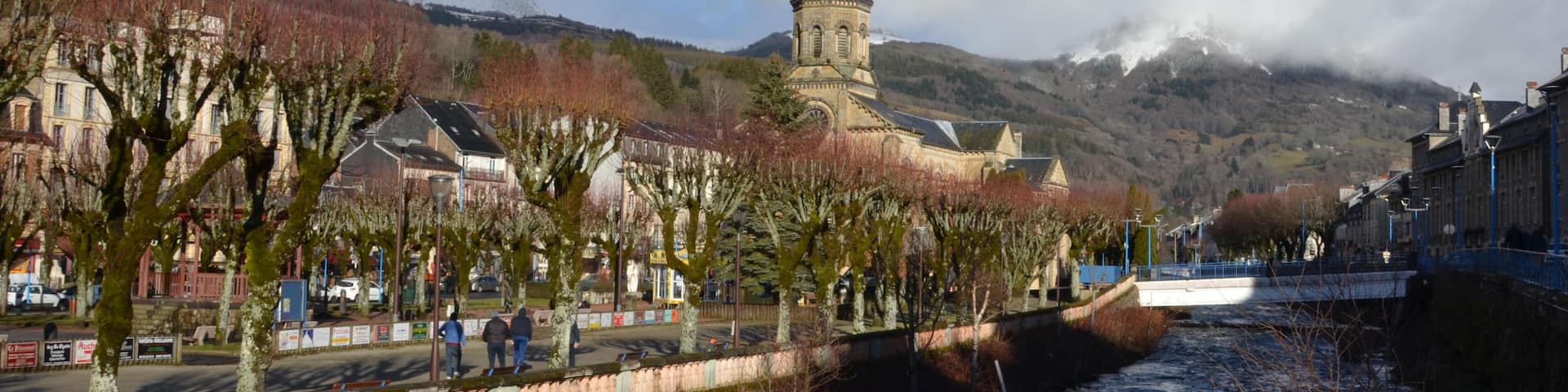 Rives de la Dordogne à la Bourboule, Auvergne, France