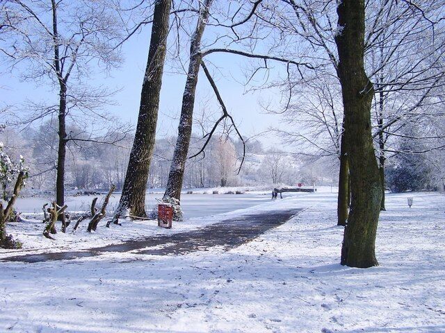 Queens Park Lake
