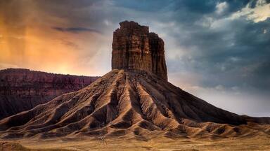 after leaving the four corners monument, I noticed the strange rock that had sort of a twisted formation. it is like there are many skinny fingers clamping on the ground. i found it fascinating to see. i learned that it's called the chimney rock. that seems to be a popular attraction. it's located on the southern ute reservation in towaoc, colorado on US 491. .
.
.
#roadtrip #herewego #roadsideattraction #roadattraction #travel #lonelyplanet #adventureseeker #doyoutravel #goexplore #openmyworld #adventurethatslife #roamtheplanet #roamingeverycorner #christyontheroad #roadsidefanatics #offbeatattractions #insearchofquirk #chimneyrock #towaoccolorado #naturephotography