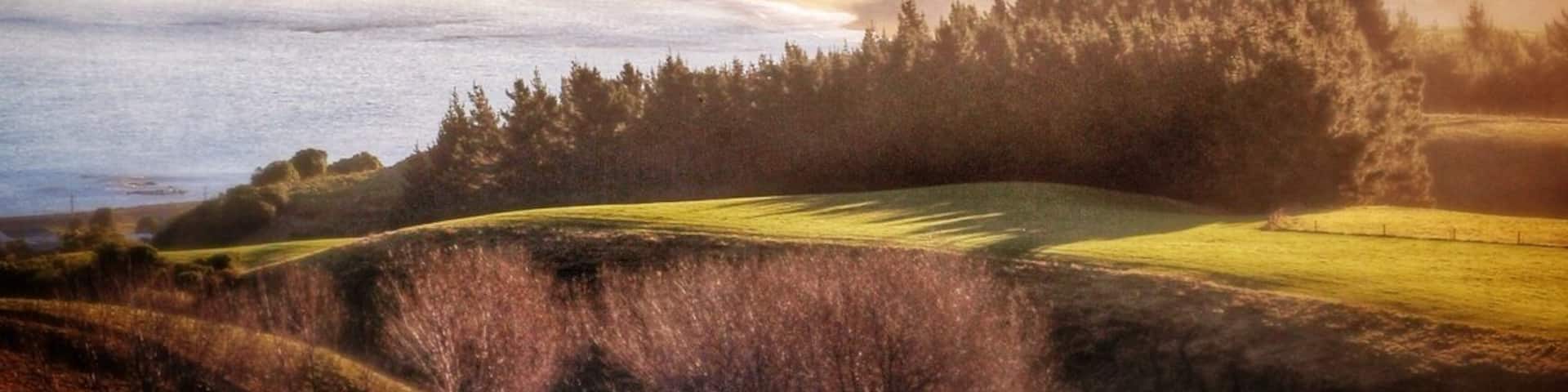 The best view in Kaikoura is an easy drive off the main road - from here you can see both sides of the peninsula, amazing at sunrise or sunset