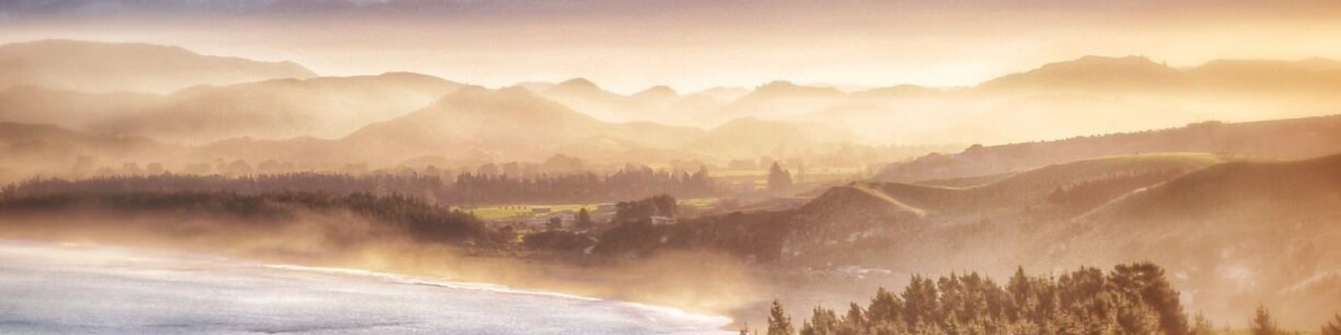 The best view in Kaikoura is an easy drive off the main road - from here you can see both sides of the peninsula, amazing at sunrise or sunset